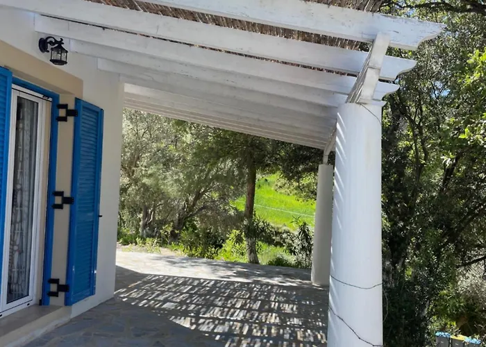 The Velanidies - οι βελανιδιές Villa Agia Marina (Leros)