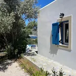 The Velanidies - οι βελανιδιές Villa Agia Marina (Leros)