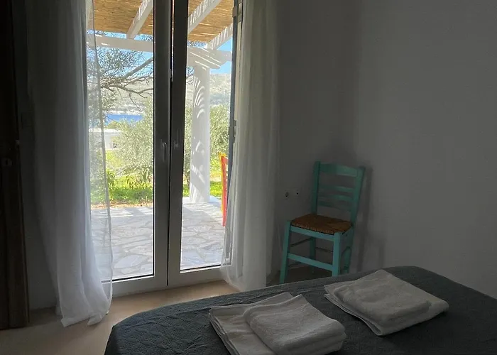 The Velanidies - οι βελανιδιές