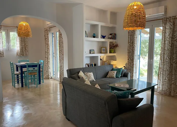 The Velanidies - οι βελανιδιές فيلة اجيا مارينا